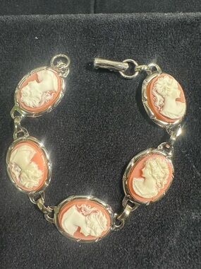 NOS: Vtg Left & Right Facing Light Orange Lucite Cameo Link Bracelet